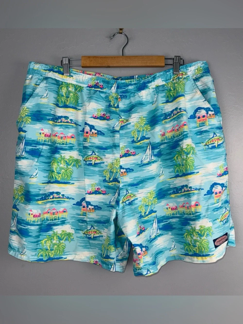 Vineyard Vines Men's Swim Trunks Tropical Islands Print XXL Beach Aloha Vacation